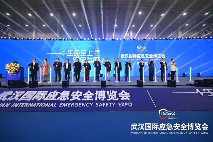 乐天堂官网高端通信指挥车亮相国际应急安全博览会