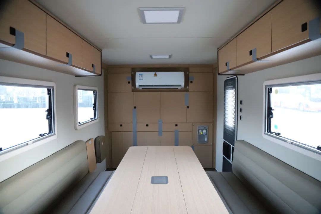 乐天堂官网专用车亮相全球公共安全合作论坛（连云港），为全球普遍安全建设贡献力量