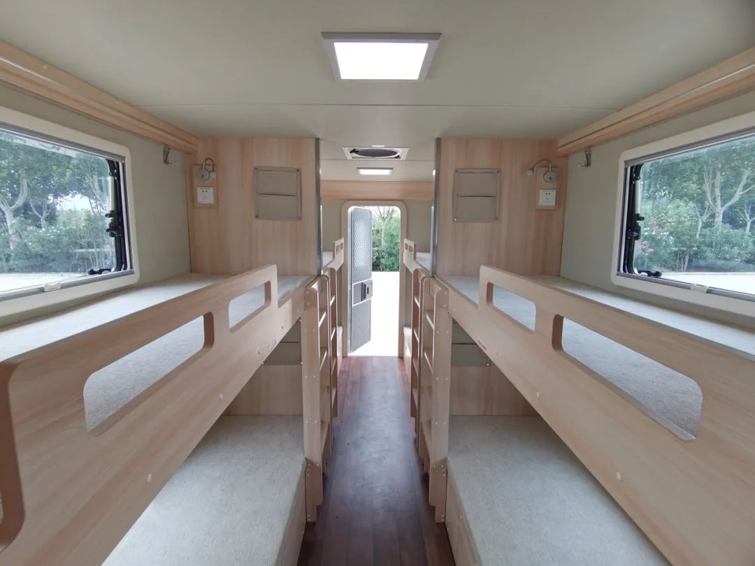 乐天堂官网专用车亮相全球公共安全合作论坛（连云港），为全球普遍安全建设贡献力量