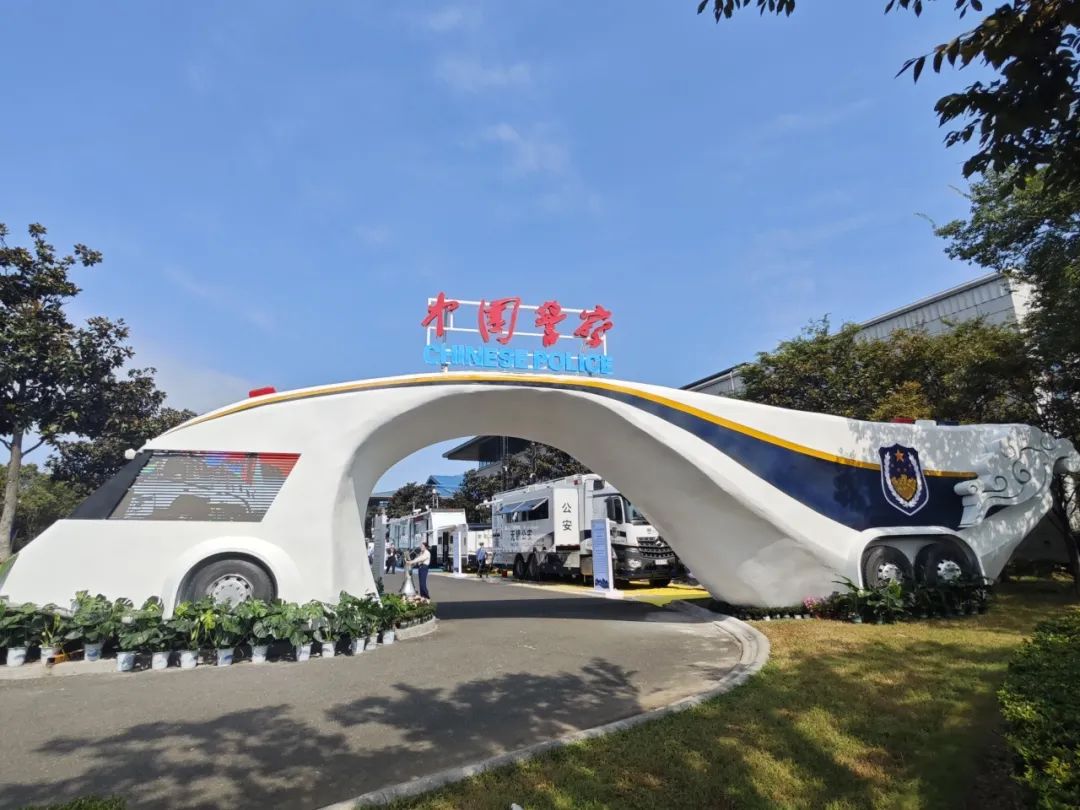 乐天堂官网专用车亮相全球公共安全合作论坛（连云港），为全球普遍安全建设贡献力量