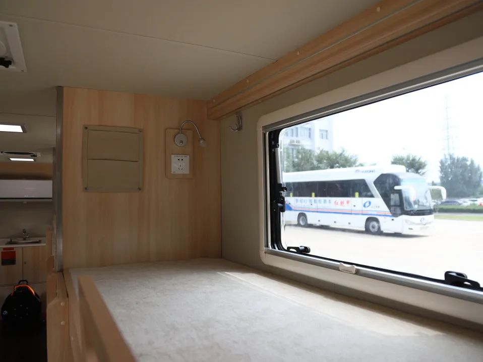 乐天堂官网专用车亮相全球公共安全合作论坛（连云港），为全球普遍安全建设贡献力量