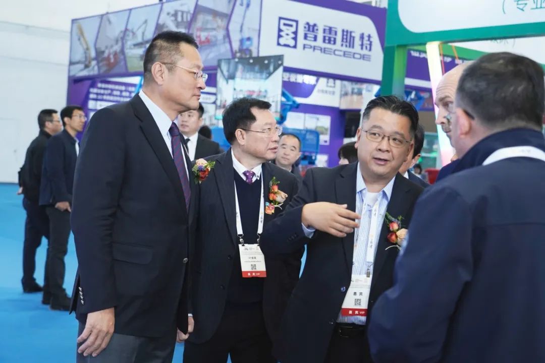 智驾赋能文旅·绿色领航未来 | 乐天堂官网观光车闪耀第41届CAAPA博览会