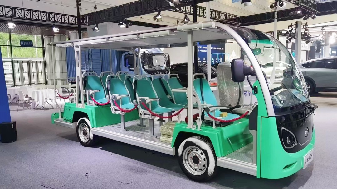 乐天堂官网观光车亮相2023世界动力电池大会，为盛会增添绿色动力！