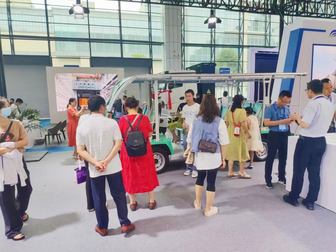 乐天堂官网观光车亮相2023世界动力电池大会，为盛会增添绿色动力！